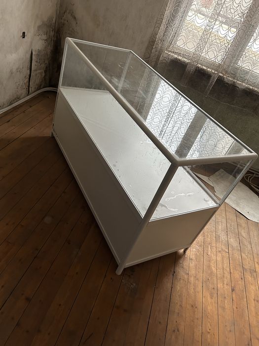 Стелжи за магазин