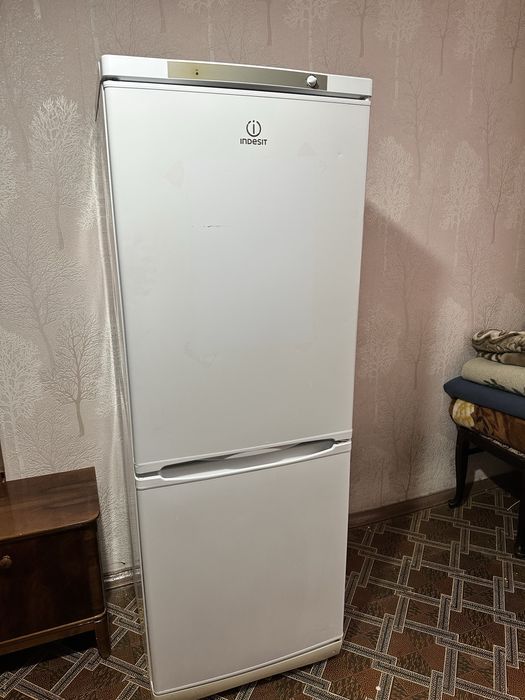 Холодильник indesit