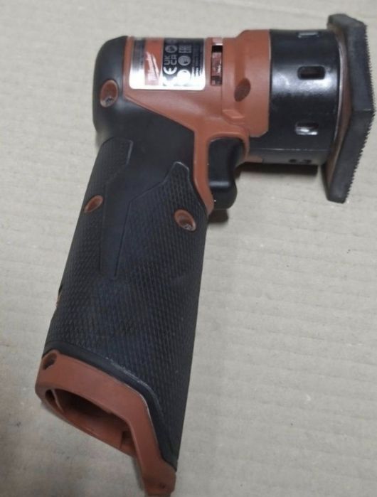 Milwaukee slefuitor m12