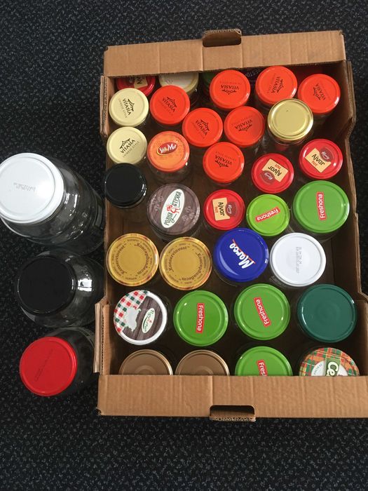 буркани с капачки 750 мл - 37 бр;  големи 5 бр;  малки 50 бр