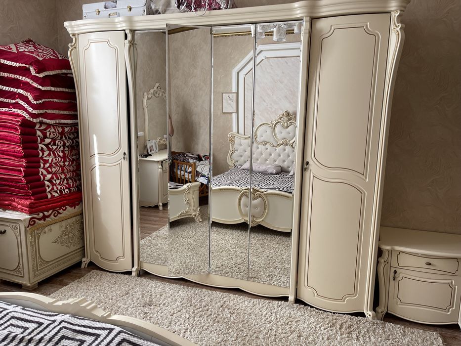 Продается шкаф 6ти дверный