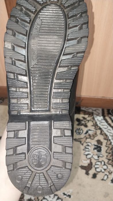 Продам ботинки зимние.
