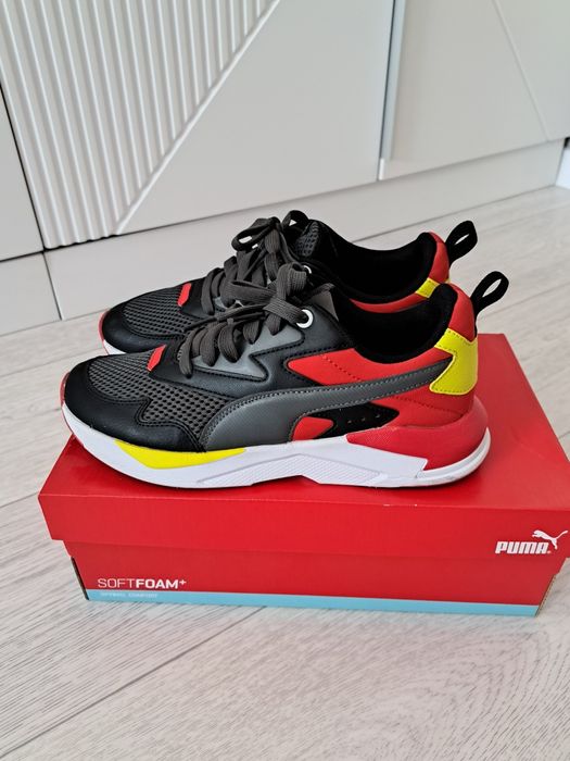 Продам кроссовки 8000