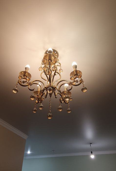 Люстра с лампочками