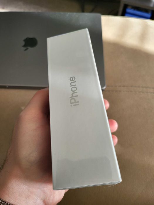 Iphone 8 silver 64GB нов, фабрично запечатан, рядък