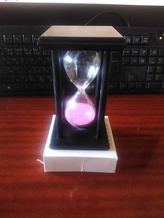 Песочные часы на 30 минут в деревянной оправе