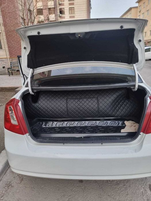 Lacetti Jentra srochno sotiladi