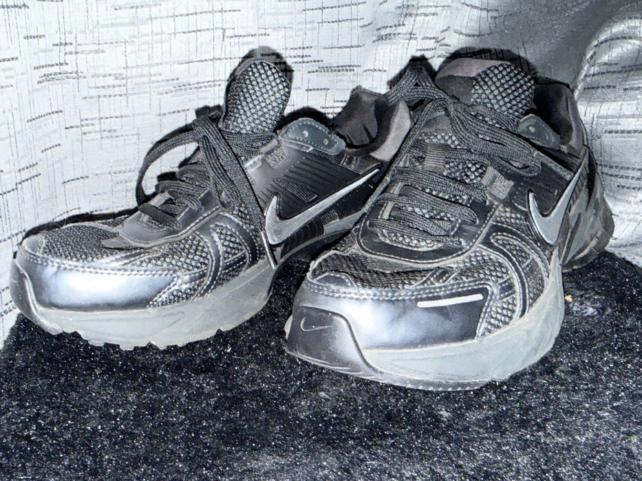 Продавам NIKE V2K RUN