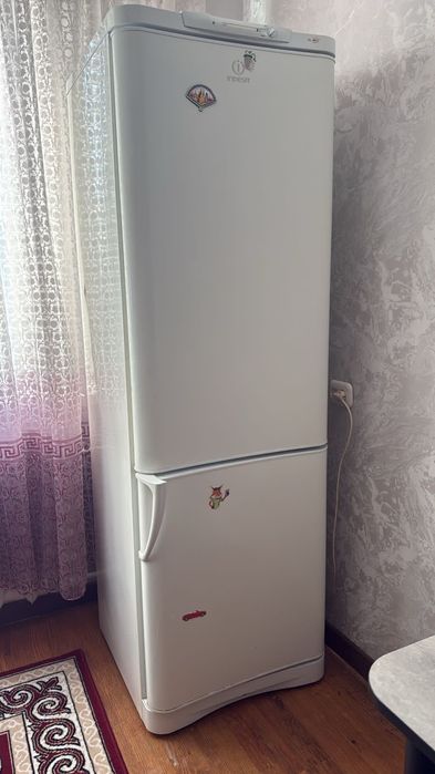 Продаю холодильник за символическую плату, самовывоз степной 3 дом 3/4