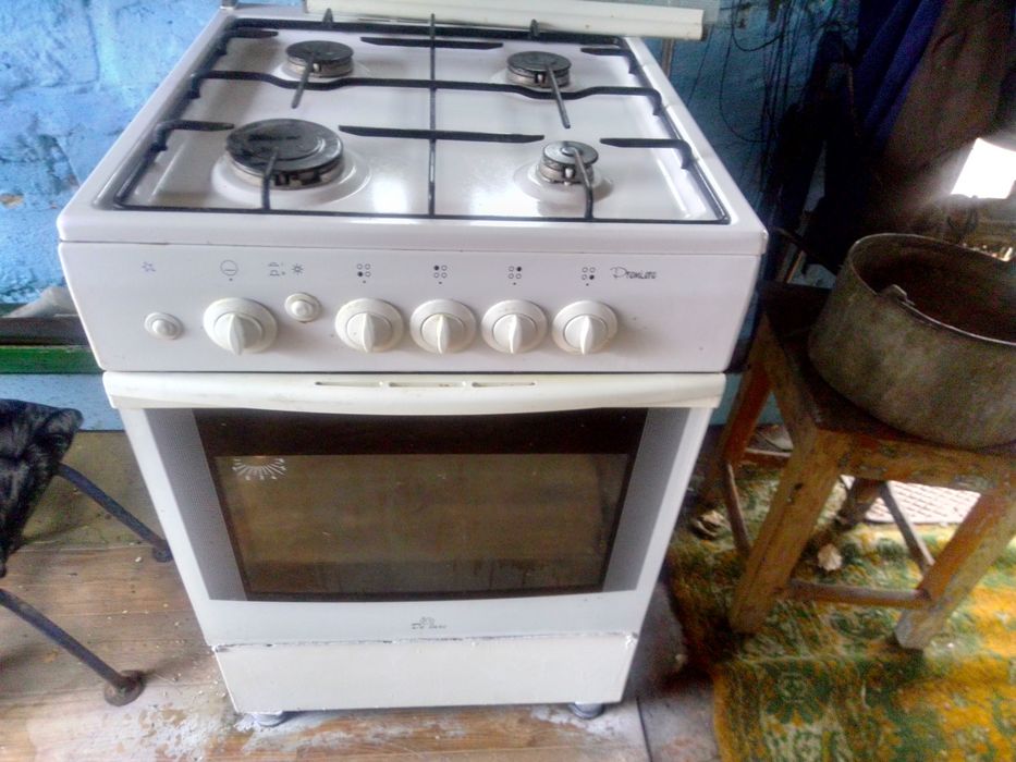 Продам недорого газовая плита 4 камфорки духовке электро поджигом