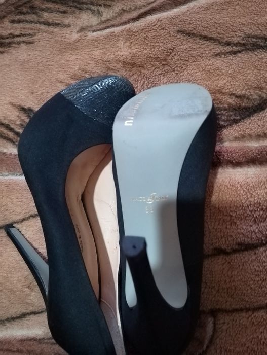 Vând pantofi originali din Italia aproape noi