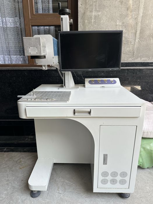 lazer stanok СО2 sotiladi srichno