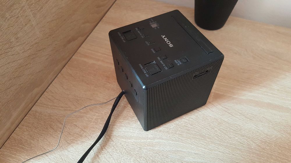 Radio cu ceas Sony ICF C1
