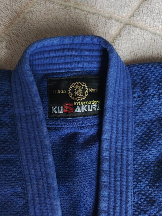 Продам кимоно на 6-7 лет