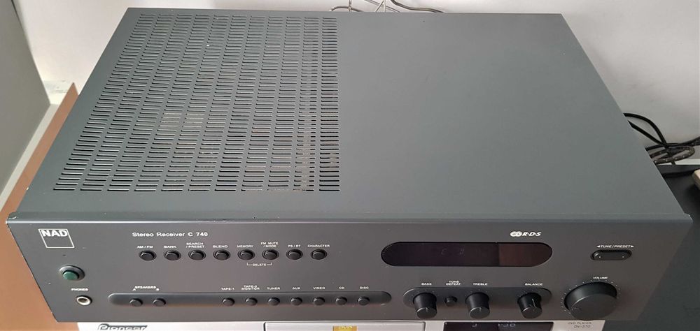 NAD C 740 amplificator stereo receiver statie preamplificator Top