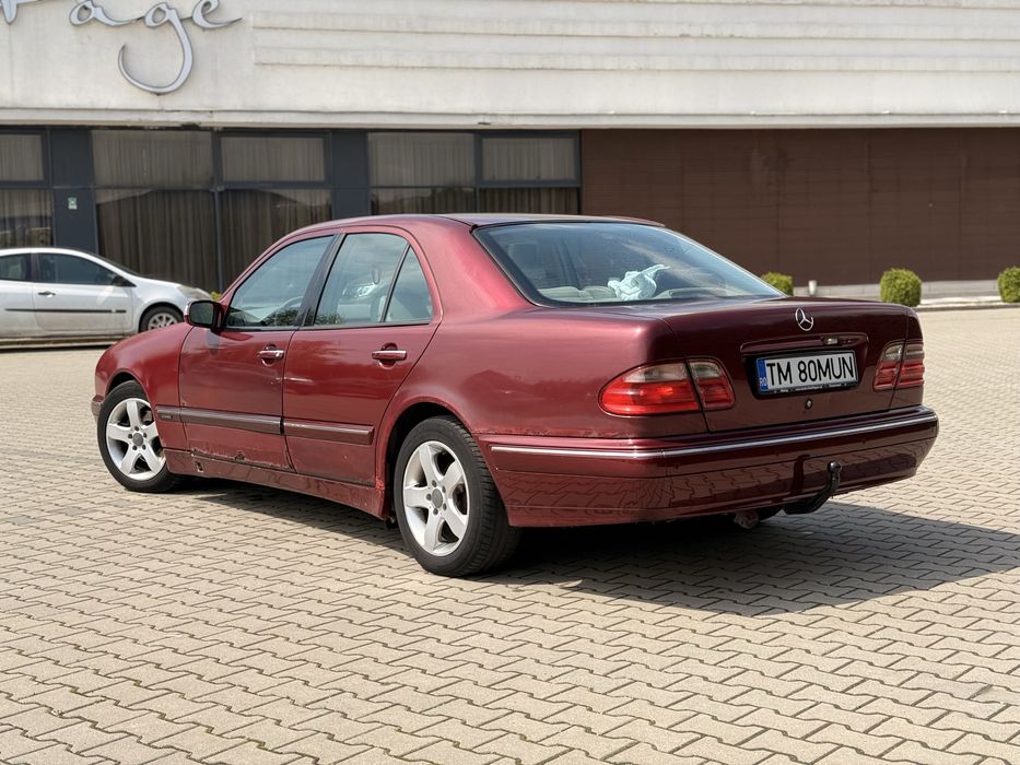 Mercedes-benz  e220