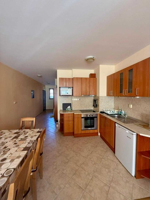 Тристаен апартамент в Обзор