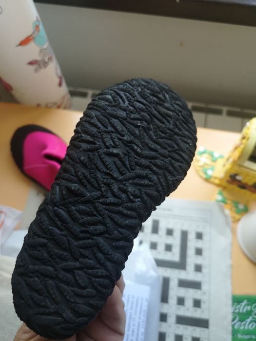 Детски обувки за море. За камъни