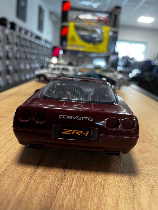 BBUARGO колекционерски модел Chevrolet Corrvete Z06 1:18 мащаб