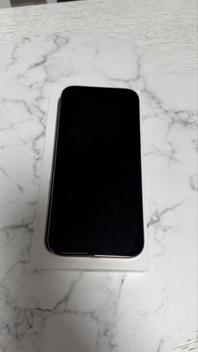 Vand iPhone 16 Pro Max desert titanium.