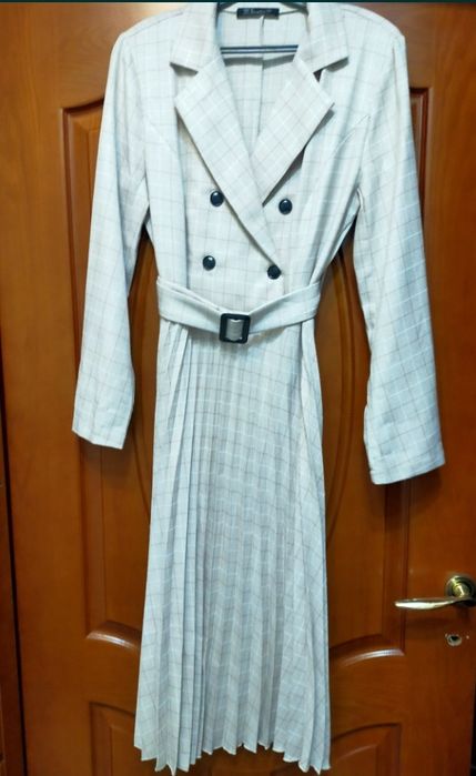 Женское платье плессе.