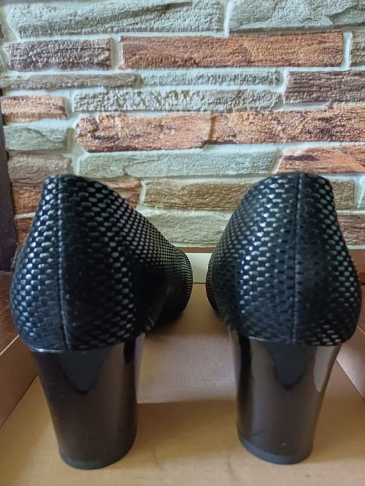 Обувки на висок ток