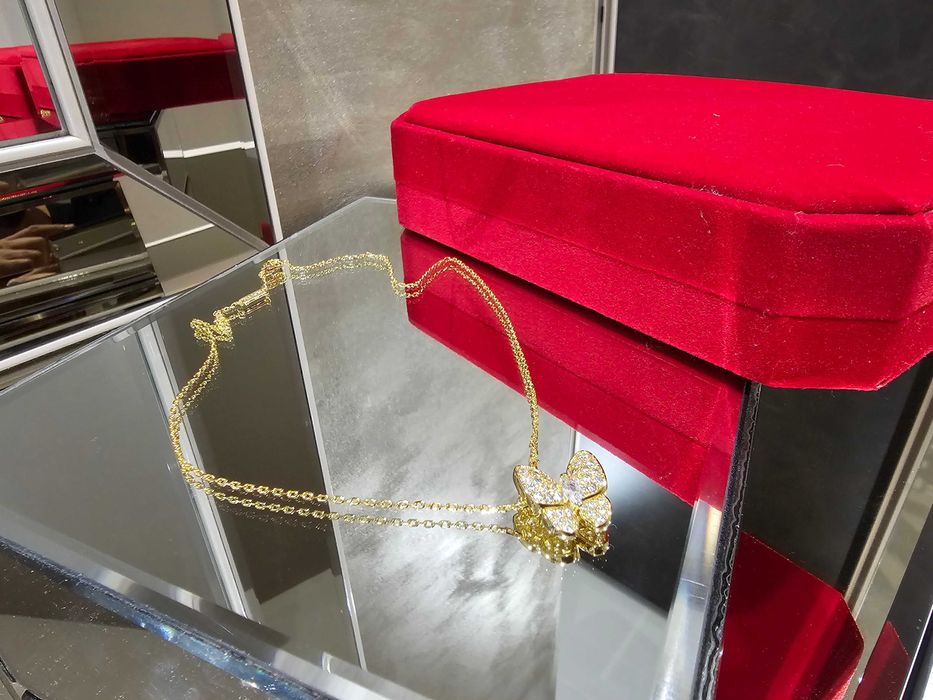 Van Cleef & Arpels VCA Gold Diamond Two Butterfly Дамско Колие