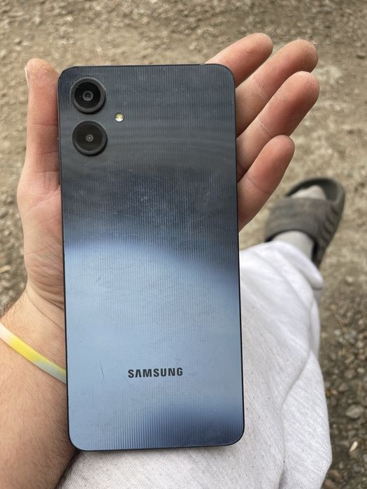 Продам Samsung A06 почти новый