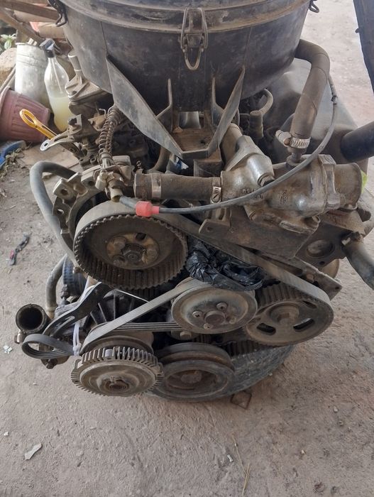 Ford motor yurib turgan