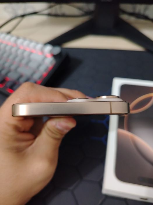Продам Iphone 16 pro max