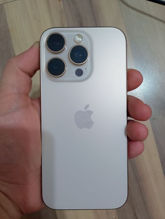 iPhone 16 pro  память 256гб