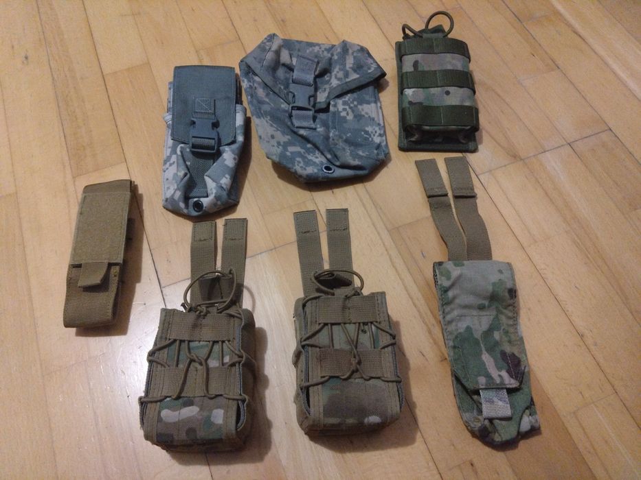 Buzunare, bureți și curea pentru casca, cască fără microfon