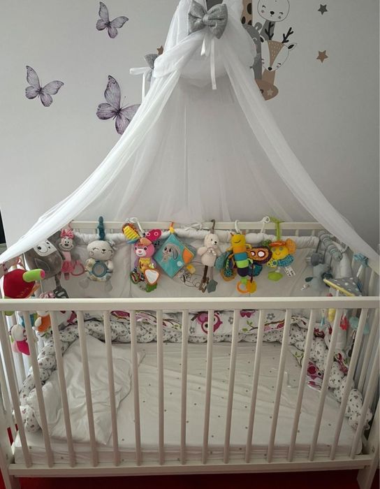 Baldachin patut alb cu fundite gri