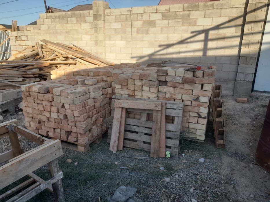 Продам кирпичи полуторка