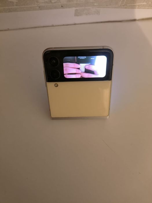 Самсунг з флип 3