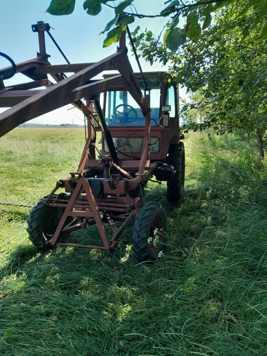 Продам трактор Т16