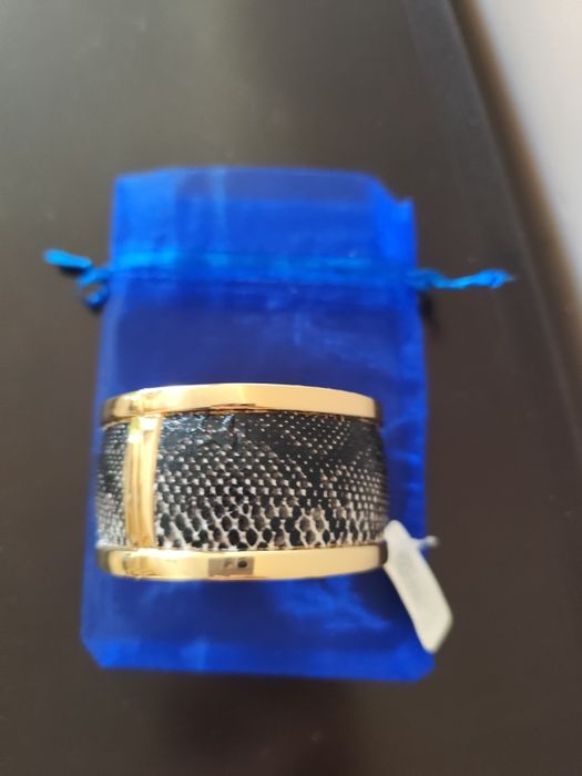 Дамска гривна с кожа