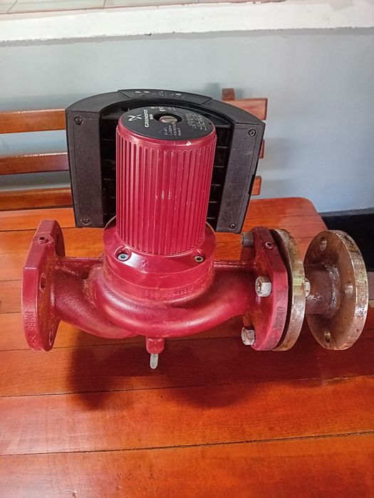 Pompă GRUNDFOS magna