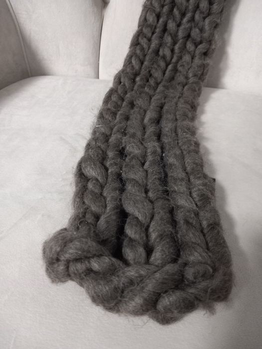 Fular lung împletit din mix de lana maro ciocolatiu Zara