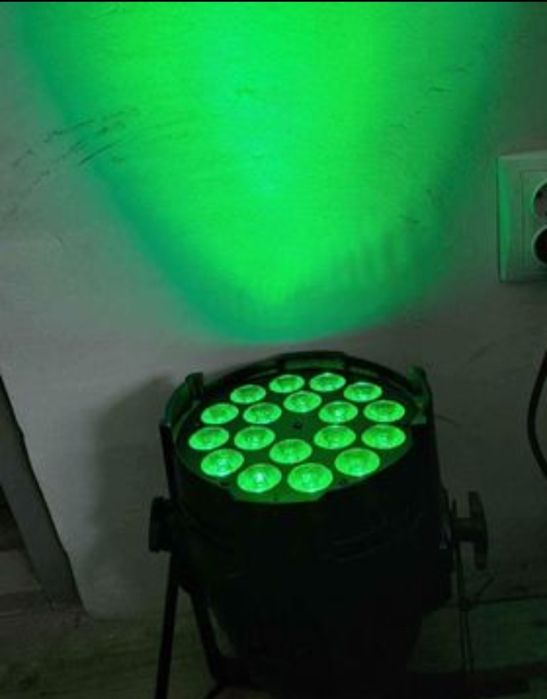 Par Led 18×18w  lumimi RGBWA + UV Alimentare la 220 w