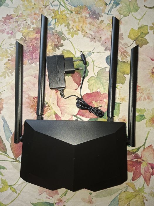 Двулентов Wi-Fi рутер Tenda AC6 (AC1200) – с 4 антени, отлично състояние