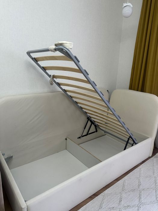 Продам  диван , кровати