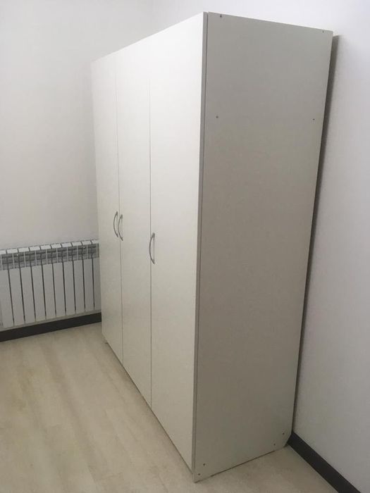 Шкаф для верхней одежды.