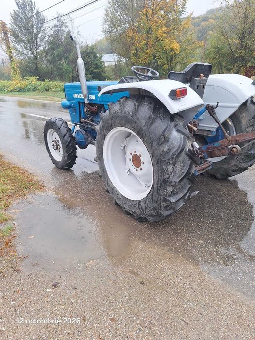 Tractor Universal 600, servodirectie, 4x4