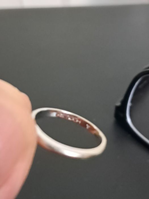 Диамантен пръстен със бяло злато.