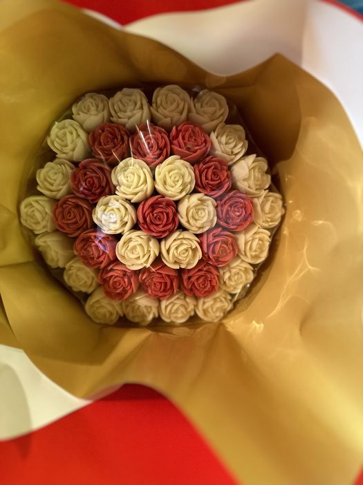 Шоколадтан жасалған гүлдер