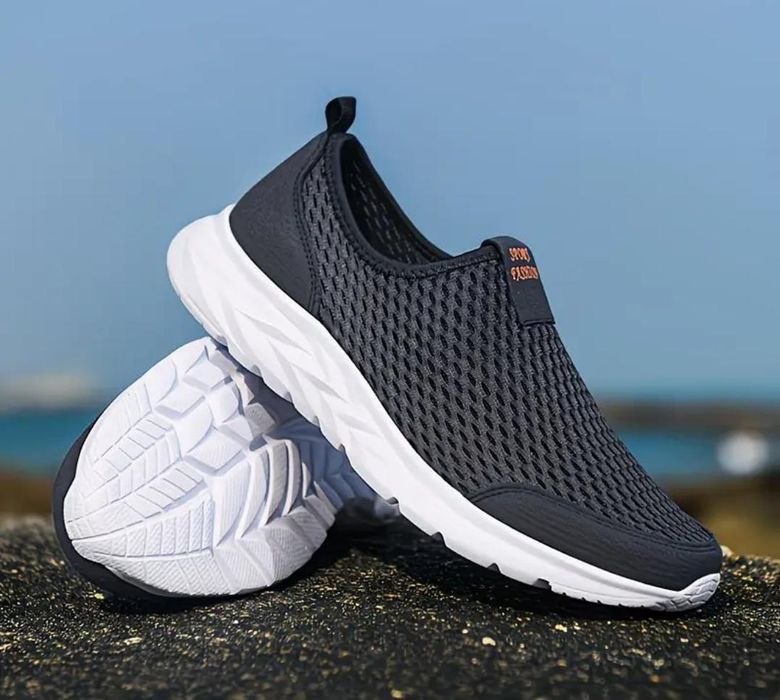 Дышащие кроссовки 48 р