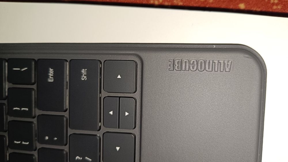 Husa cu tastatura pentru ALLDOCUBE și folie ecran