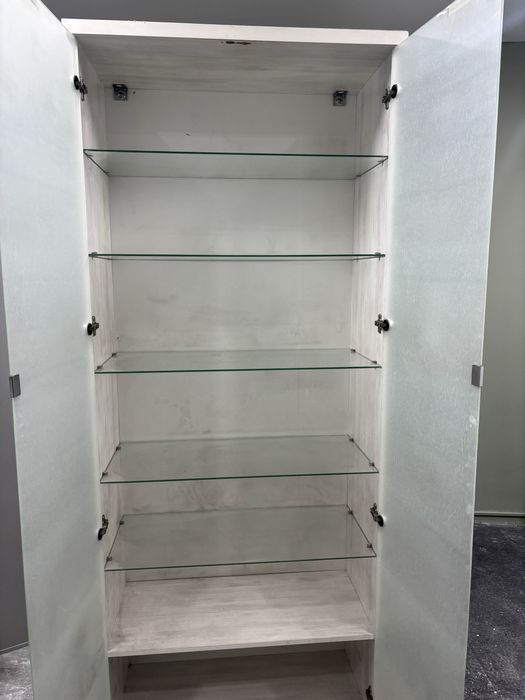 Продам шкаф (витрина )