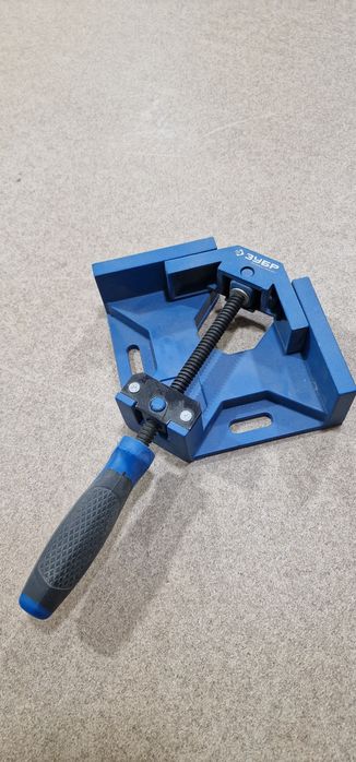 Струбцина угловая. Новая